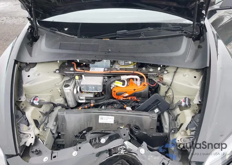 2024 Tesla Model 3 Long Range Dual Motor All-Wheel Drive z USA, uszkodzony, nr VIN 5YJ3E1EB9RF826102